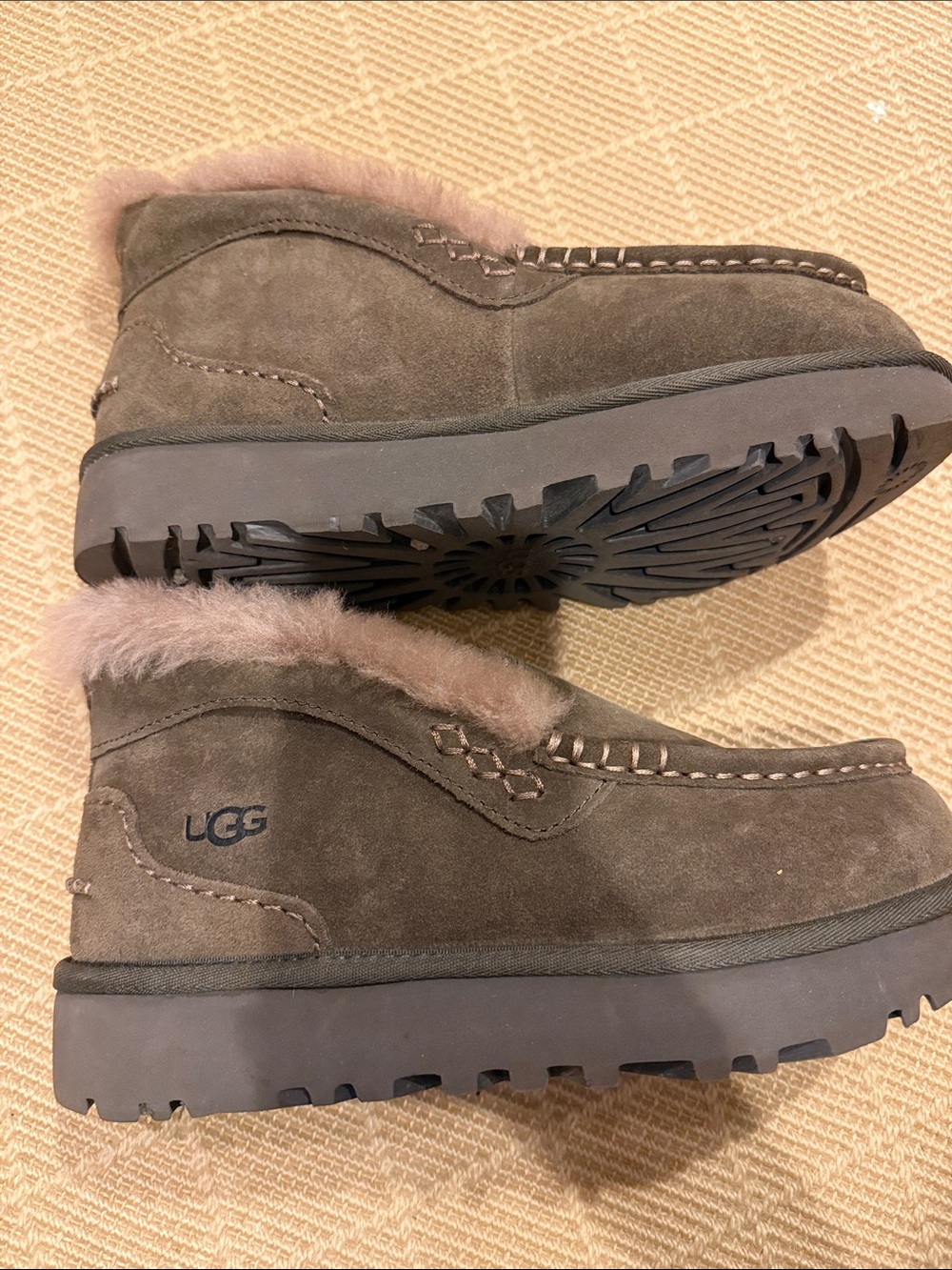 UGG Ansley Parc Shoe - Picture 3 of 8